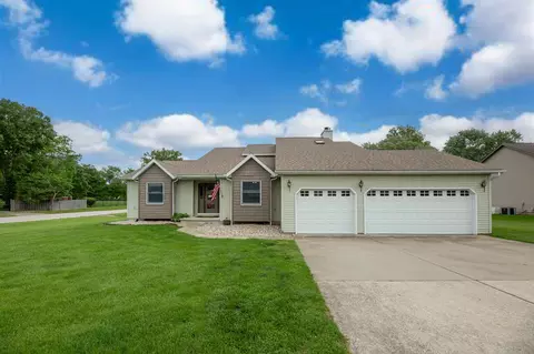 680 Stardust Dr, Sherman, IL 62684