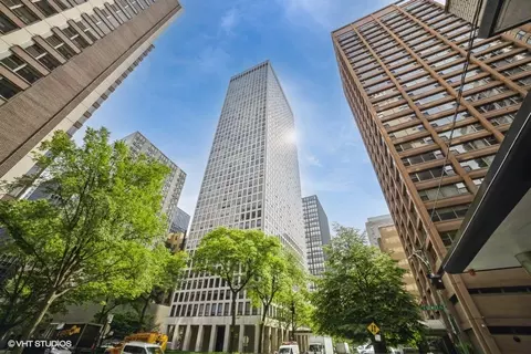 260 E Chestnut St #3505, Chicago, IL 60611