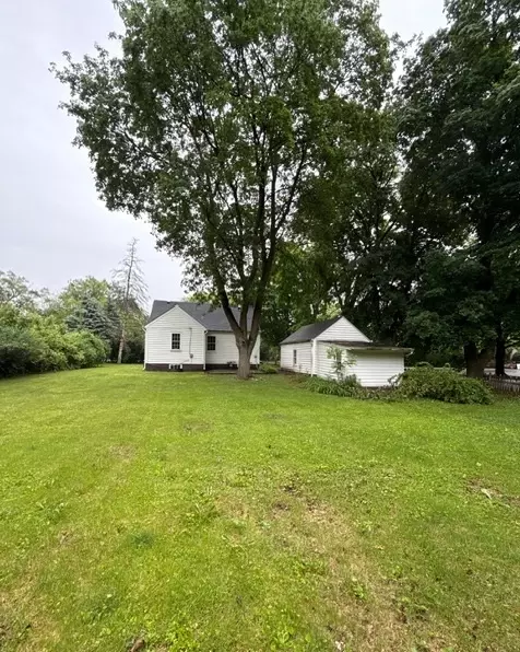 Exterior - 5 N320 Powis Rd, Wayne, IL 60184 photo 3 of 3