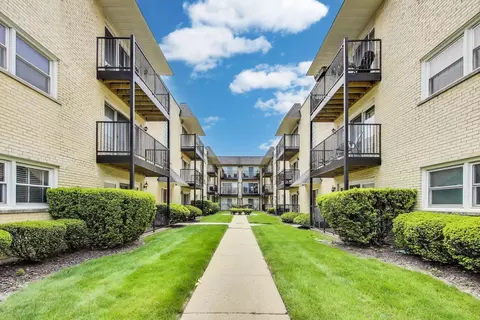 6478 N Northwest Hwy #1, Chicago, IL 60631