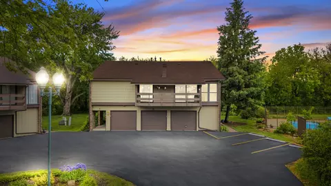 5 Cobblestone Ct #C, Palos Hills, IL 60465