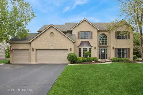 651 Clover Dr, Algonquin, IL 60102