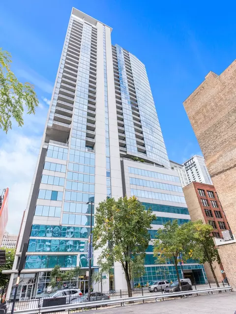 303 W Ohio St #P173, Chicago, IL 60654