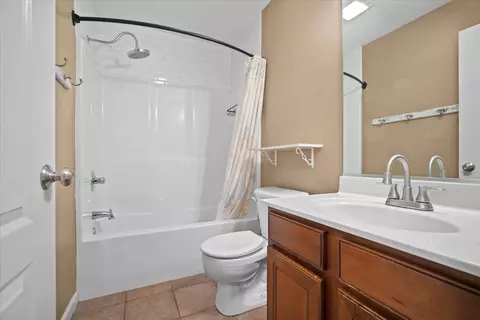 Bath - 3100 Shepard Rd, Normal, IL 61761 photo 4 of 4
