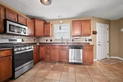 Kitchen - 3100 Shepard Rd, Normal, IL 61761 photo 3 of 3