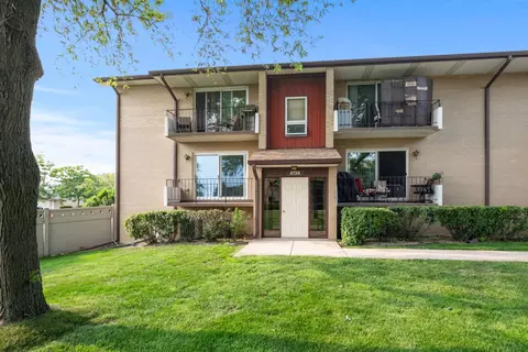 4739 W 105th St #101, Oak Lawn, IL 60453