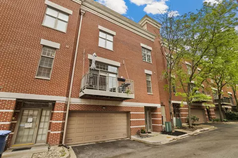 1070 W Chestnut St, Chicago, IL 60642