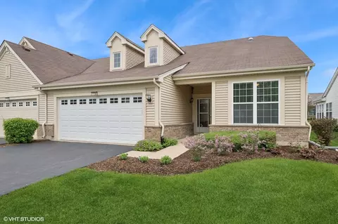 1736 Francis Dr, Pingree Grove, IL 60140