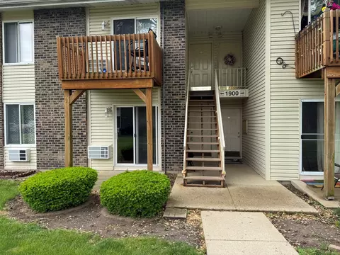 1900 Light Rd #111, Oswego, IL 60543