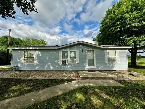 Exterior - 1008 Bloomington St, Dewitt, IL 61735 photo 1 of 4