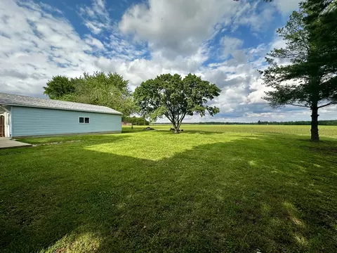 Exterior - 1008 Bloomington St, Dewitt, IL 61735 photo 4 of 4