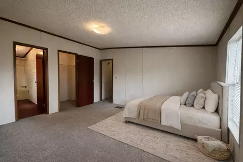 Bedroom - 1008 Bloomington St, Dewitt, IL 61735 photo 2 of 3