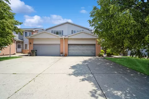 8641 N Shermer Rd, Niles, IL 60714