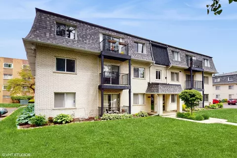 9621 S Karlov Ave #303, Oak Lawn, IL 60453