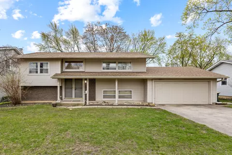 75 Kendal Rd, Elk Grove Village, IL 60007