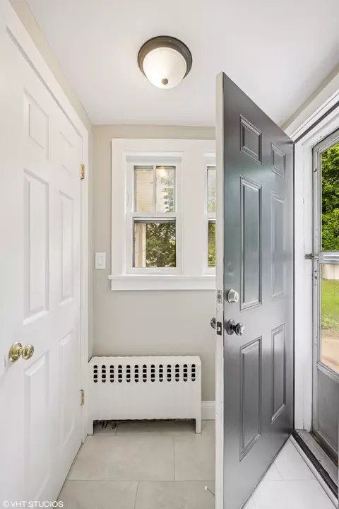 Entry Way - 1310 Larkin Ave, Elgin, IL 60123 photo 6 of 8