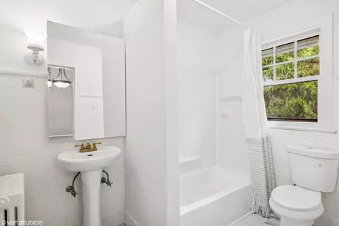 Bath - 1310 Larkin Ave, Elgin, IL 60123 photo 2 of 2