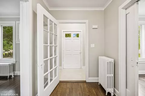 Entry Way - 1310 Larkin Ave, Elgin, IL 60123 photo 2 of 8