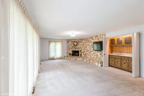 Living - 69 Graymoor Ln, Olympia Fields, IL 60461 photo 4 of 4