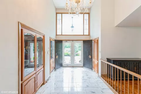 Entry Way - 69 Graymoor Ln, Olympia Fields, IL 60461 photo 1 of 2