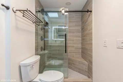Bath - 69 Graymoor Ln, Olympia Fields, IL 60461 photo 4 of 4