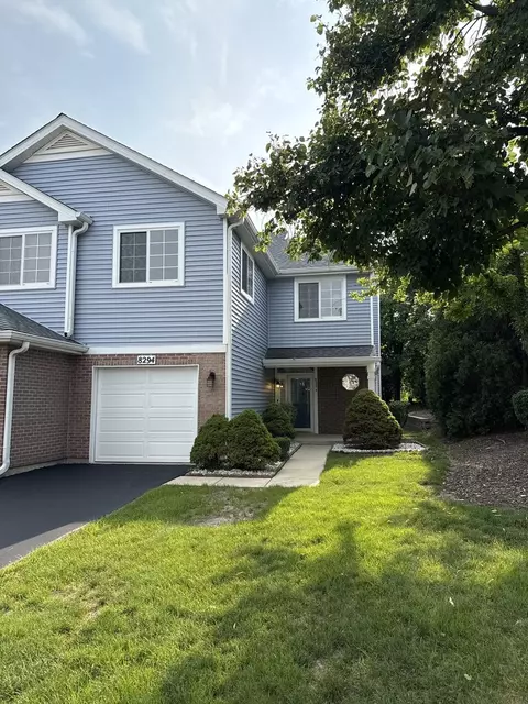8294 Sweetwater Ct, Darien, IL 60561