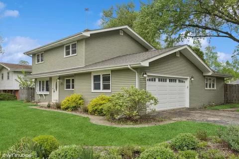 2020 Rolling Ridge Ln, Lindenhurst, IL 60046