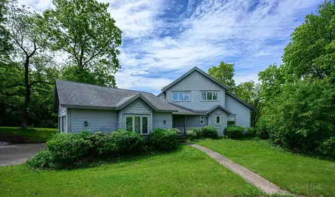 4 S Acorn Ct, Galena, IL 61036