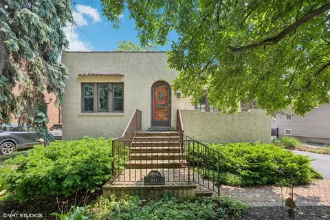 811 N Dunton Ave, Arlington Heights, IL 60004