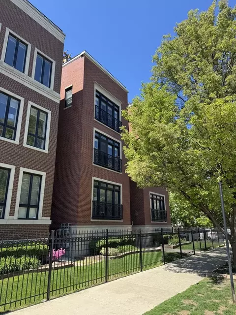 1304 N Wood St #2, Chicago, IL 60622