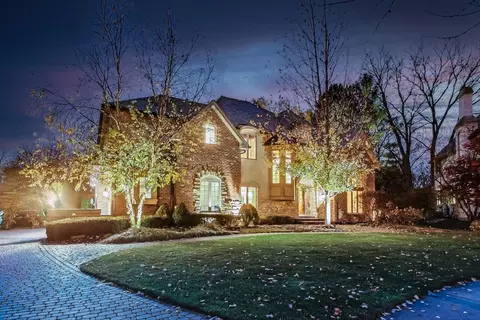 6256 Wildwood Ln, Burr Ridge, IL 60527
