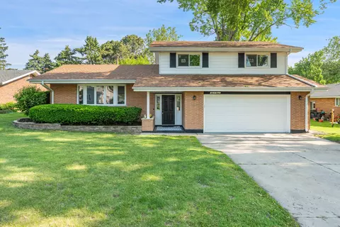203 Hartway Ct, Montgomery, IL 60538