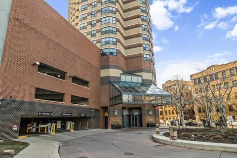 3660 N Lake Shore Dr #2712, Chicago, IL 60613