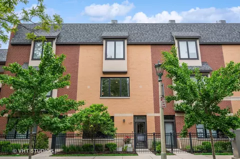 107 Home Ave, Oak Park, IL 60302