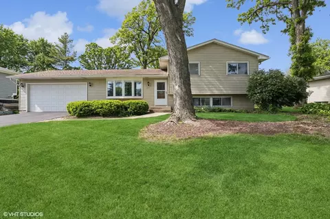 7404 Wooded Shore Dr, Wonder Lake, IL 60097