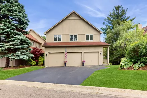 5816 Wild Plum Rd, Crystal Lake, IL 60014