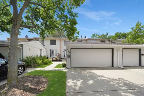 208 Spring Ct, Bloomingdale, IL 60108