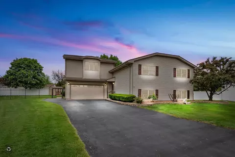 711 Lake Ct, New Lenox, IL 60451