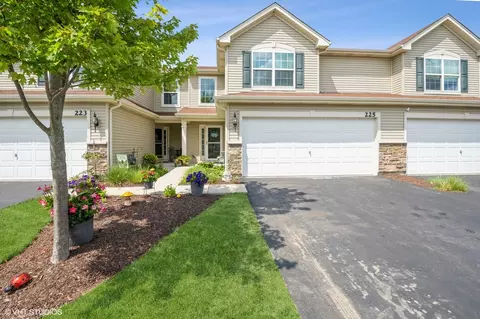 225 Wildmeadow Ln, Woodstock, IL 60098