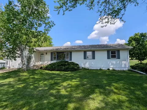 2136 W Fairview Rd, Freeport, IL 61032