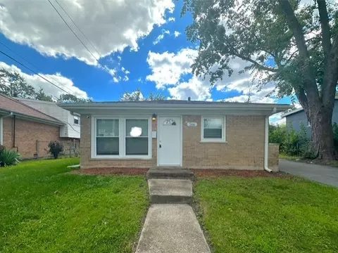 566 Minette Ln, Chicago Heights, IL 60411