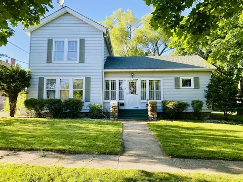 106 Dewey St, Harvard, IL 60033