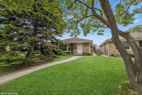 5513 Mulford St, Skokie, IL 60077