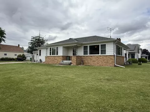 612 S 1st Ave, Forreston, IL 61030