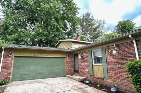 1004 Hollycrest Dr, Champaign, IL 61821