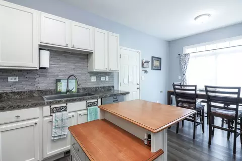 Kitchen - 3601 Daisy Ln, Elgin, IL 60124 photo 2 of 3