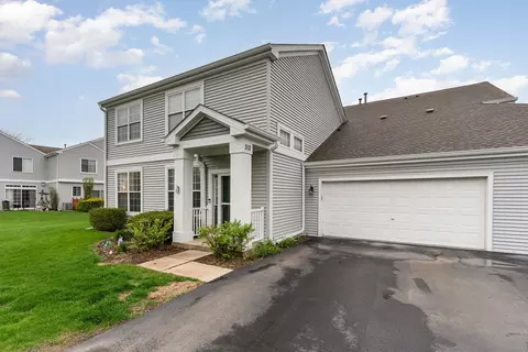 310 Cascade Ln #310, Oswego, IL 60543