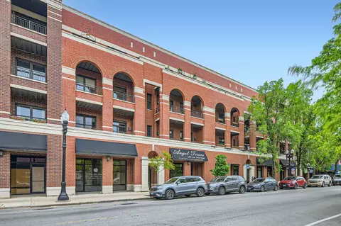 4727 N Clark St #3S, Chicago, IL 60640
