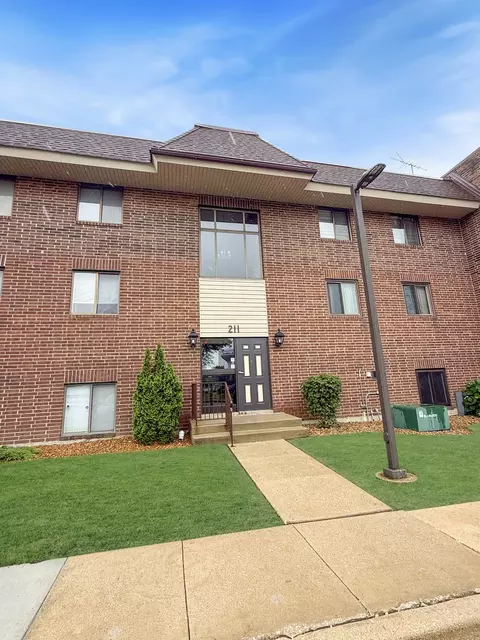 211 E Janata Blvd #1-B, Lombard, IL 60148