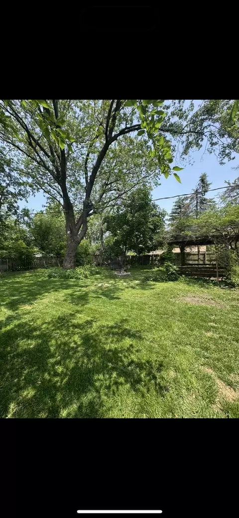 60 Pleasant St, Hoffman Estates, IL 60169 photo 9